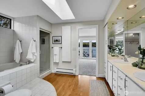 12570 Riviera Place NE Seattle WA 98125