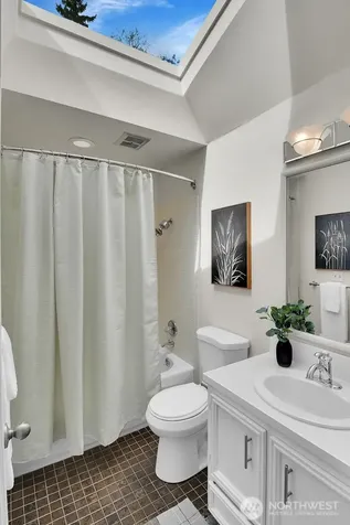 12570 Riviera Place NE Seattle WA 98125