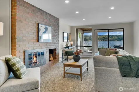 12570 Riviera Place NE Seattle WA 98125