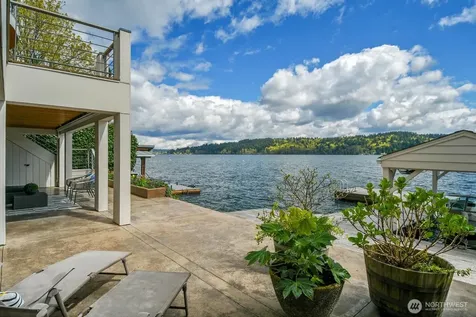 12570 Riviera Place NE Seattle WA 98125