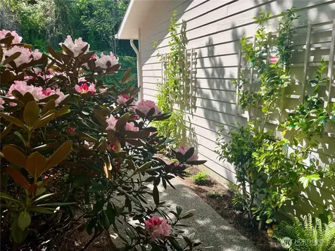 12570 Riviera Place NE Seattle WA 98125