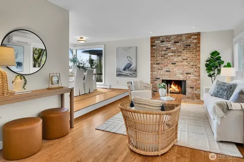 12570 Riviera Place NE Seattle WA 98125
