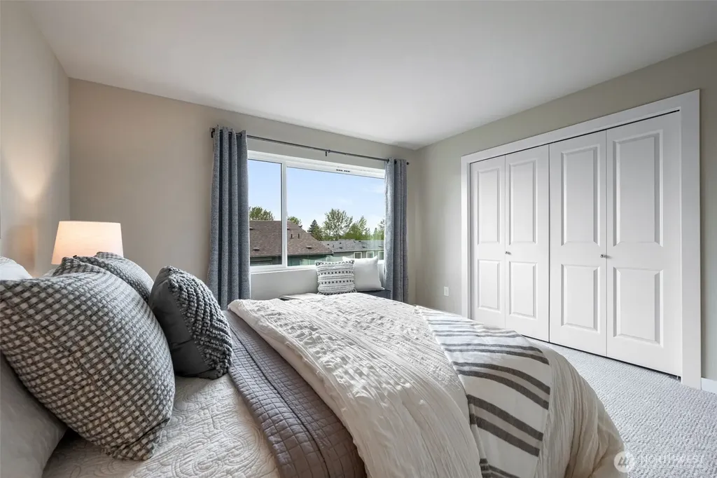 9725 10th Place SW Seattle WA 98106