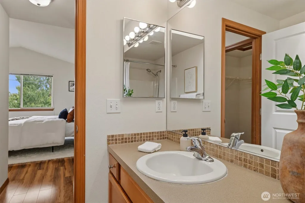 10050 19th Avenue SW Seattle WA 98146