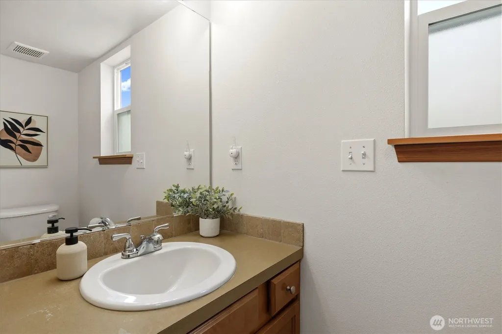 10050 19th Avenue SW Seattle WA 98146