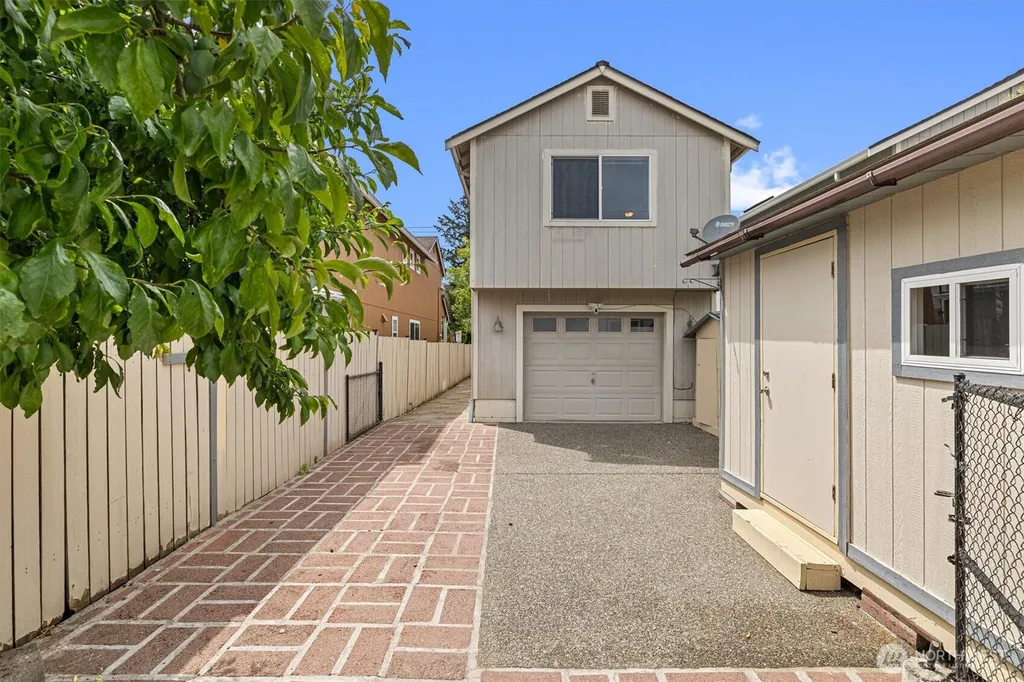 10050 19th Avenue SW Seattle WA 98146