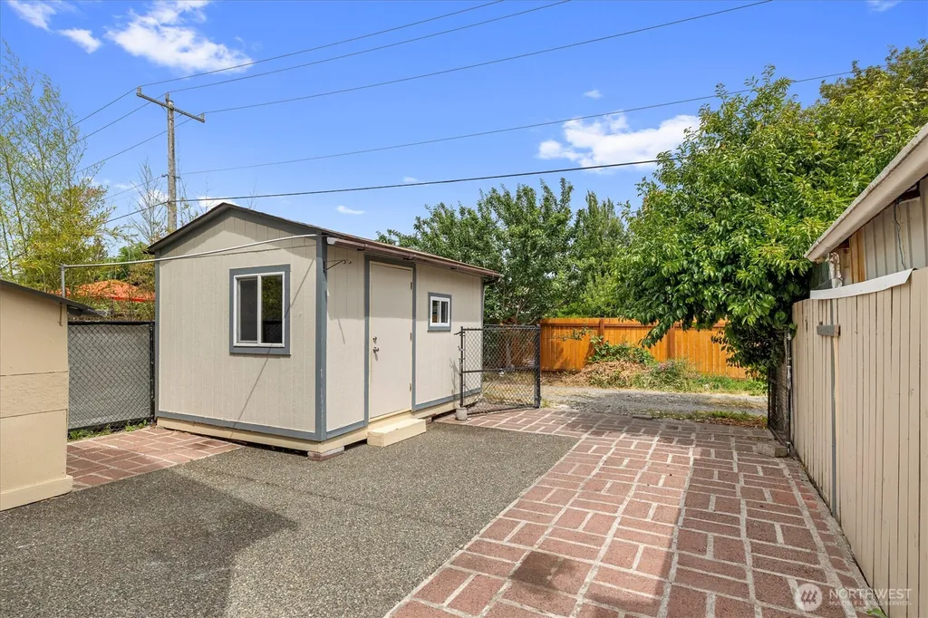 10050 19th Avenue SW Seattle WA 98146