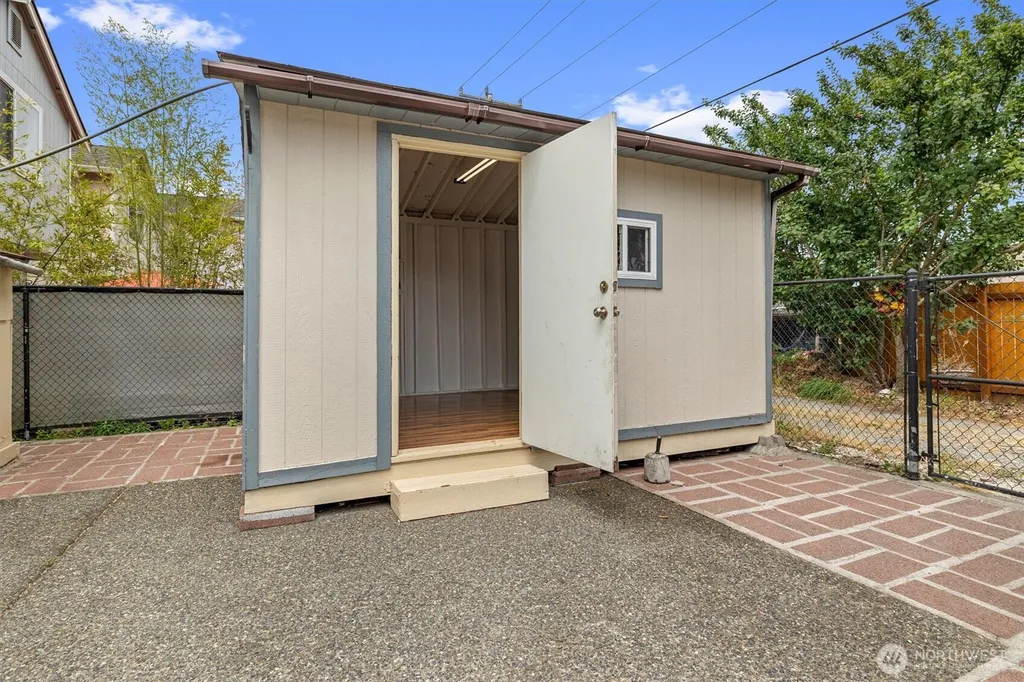 10050 19th Avenue SW Seattle WA 98146