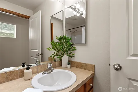 10050 19th Avenue SW Seattle WA 98146