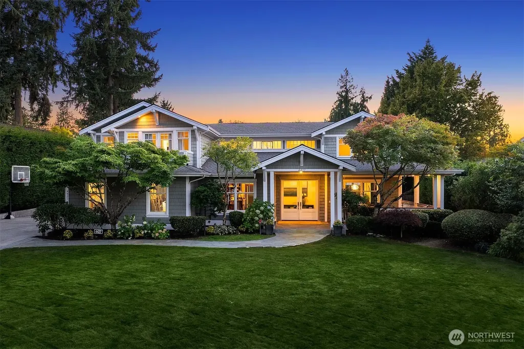 4427 95th Avenue NE Yarrow Point WA 98004