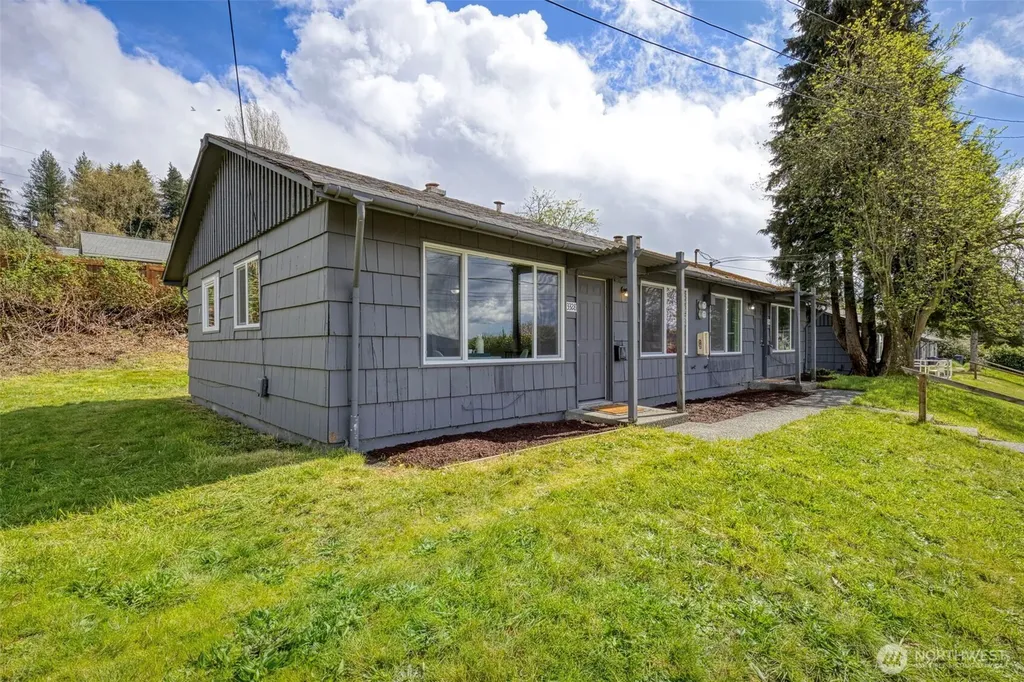 3326 - 3328 Halverson Avenue Bremerton WA 98310