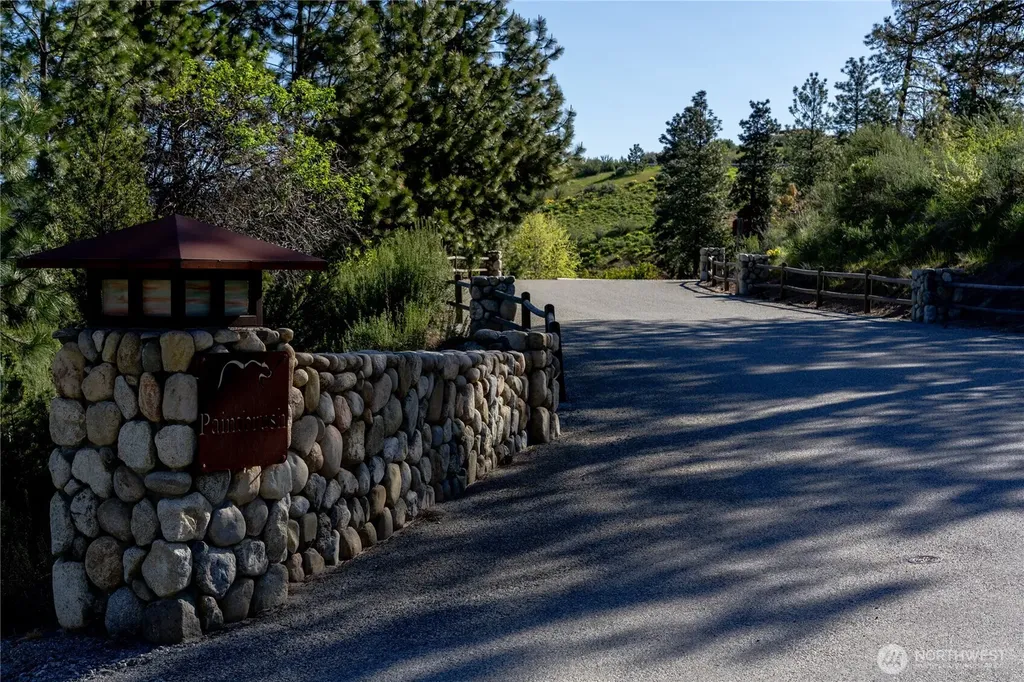 322 Paintbrush Road Chelan WA 98816