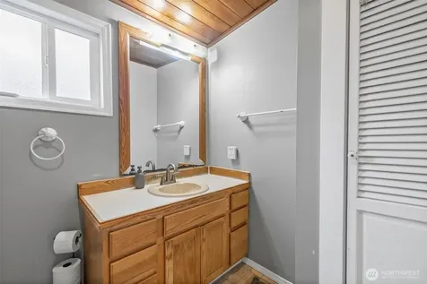934 N 100th Street Seattle WA 98133