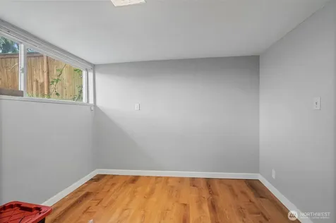 934 N 100th Street Seattle WA 98133