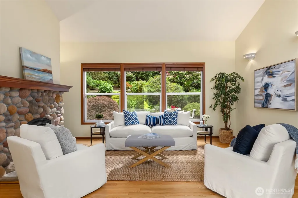 8387 NE Sumanee Place Bainbridge Island WA 98110