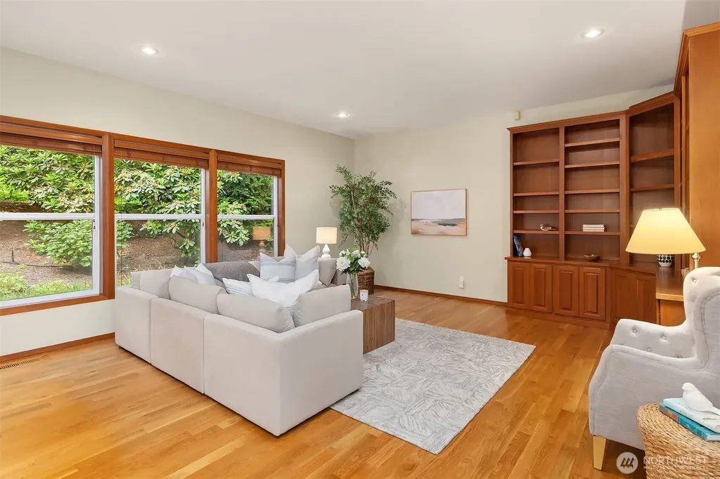 8387 NE Sumanee Place Bainbridge Island WA 98110
