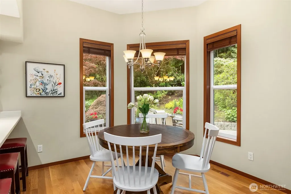 8387 NE Sumanee Place Bainbridge Island WA 98110