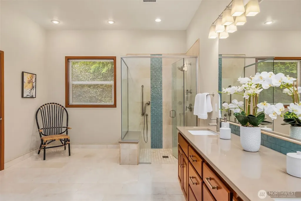 8387 NE Sumanee Place Bainbridge Island WA 98110