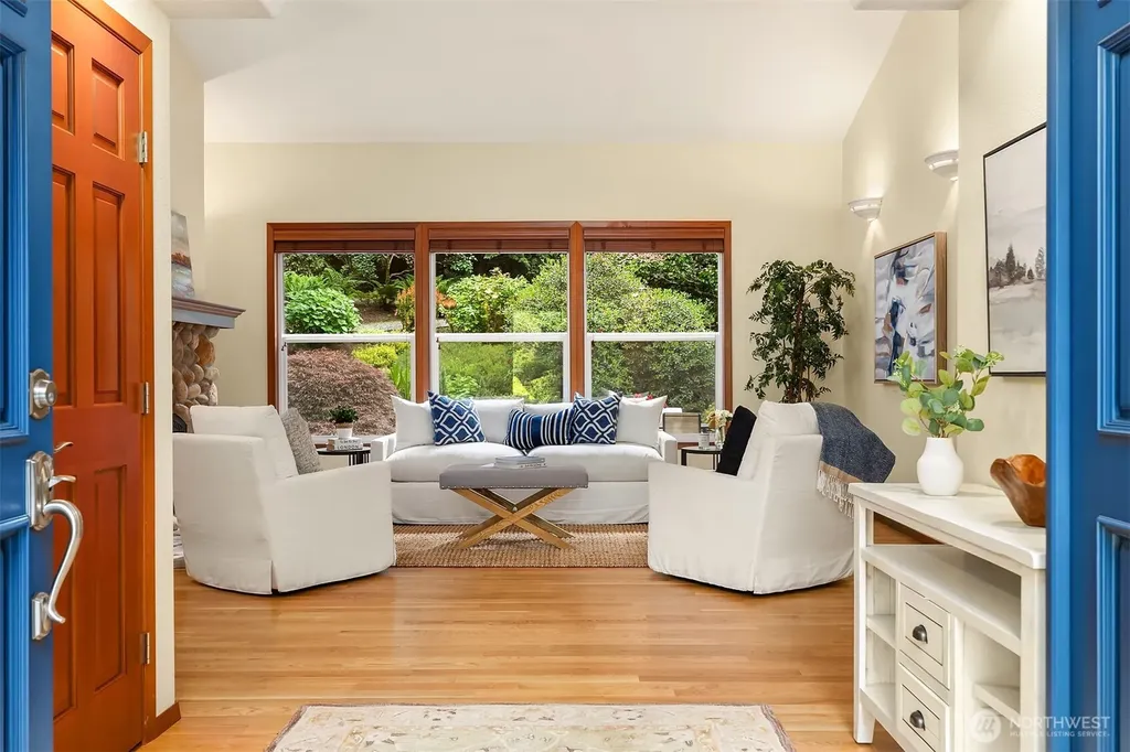 8387 NE Sumanee Place Bainbridge Island WA 98110