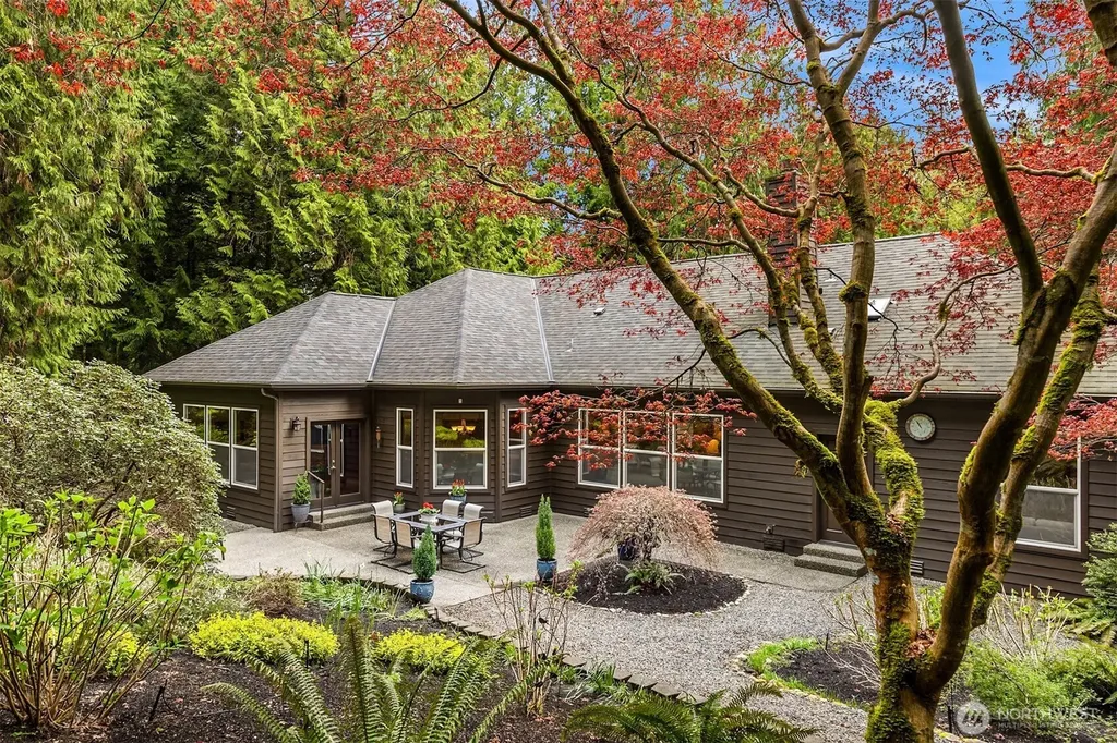 8387 NE Sumanee Place Bainbridge Island WA 98110