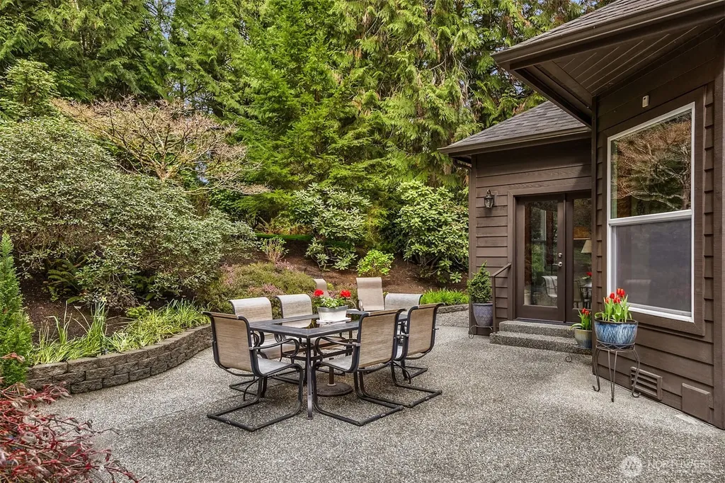 8387 NE Sumanee Place Bainbridge Island WA 98110