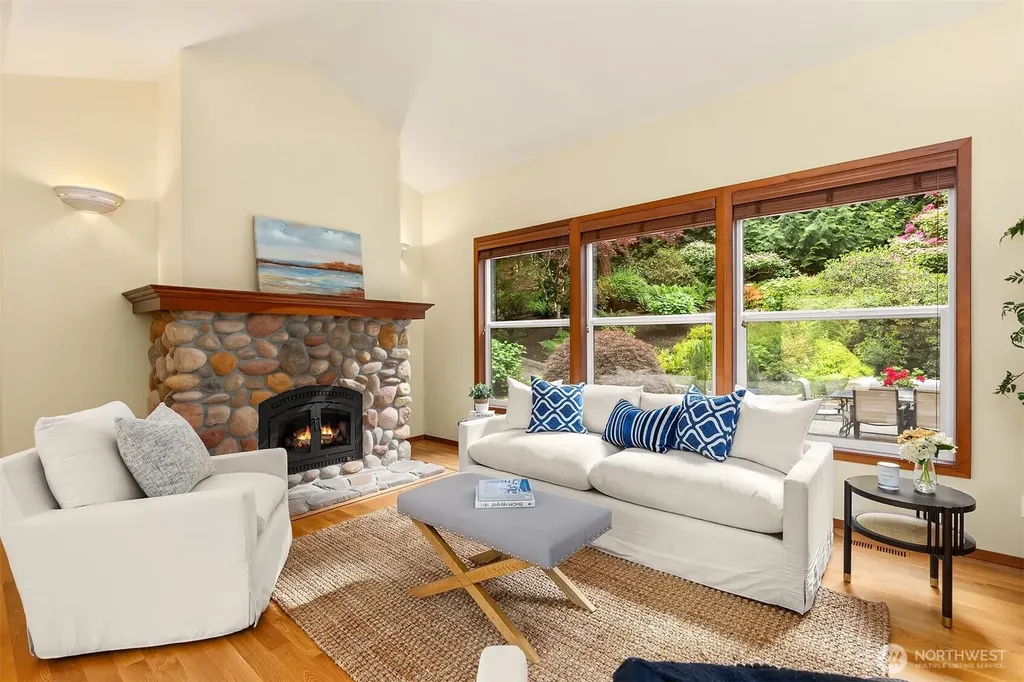 8387 NE Sumanee Place Bainbridge Island WA 98110