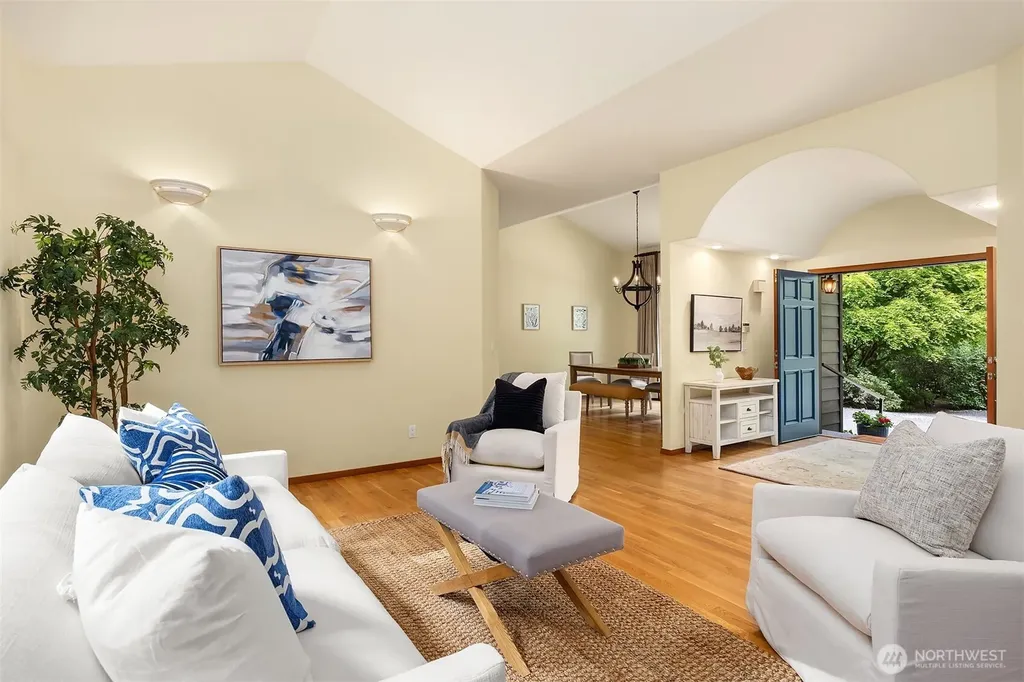 8387 NE Sumanee Place Bainbridge Island WA 98110