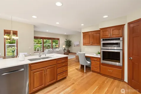8387 NE Sumanee Place Bainbridge Island WA 98110
