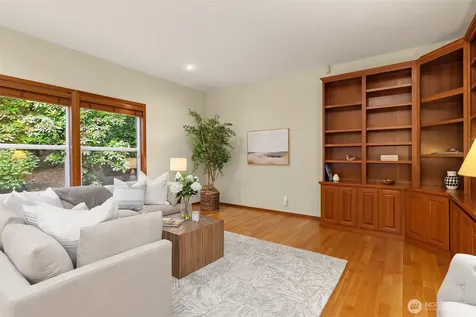 8387 NE Sumanee Place Bainbridge Island WA 98110