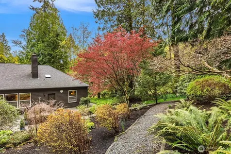 8387 NE Sumanee Place Bainbridge Island WA 98110