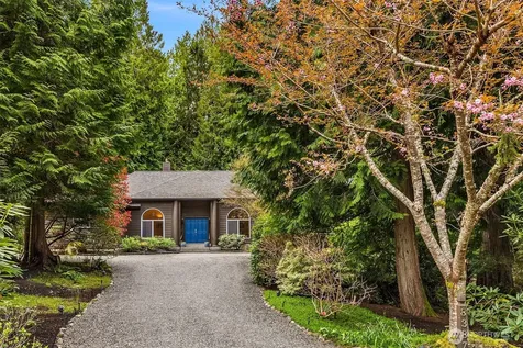 8387 NE Sumanee Place Bainbridge Island WA 98110