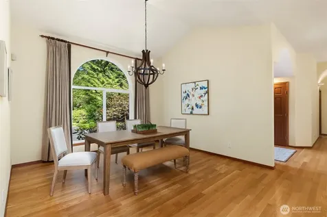 8387 NE Sumanee Place Bainbridge Island WA 98110
