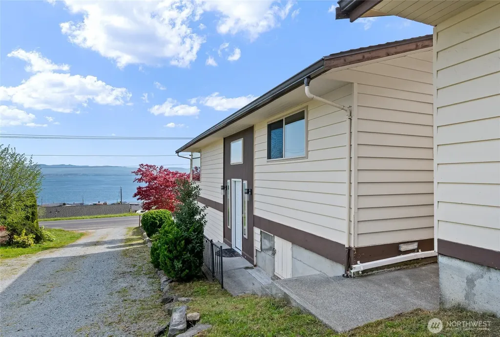 1462 SE Camano Drive Camano Island WA 98282