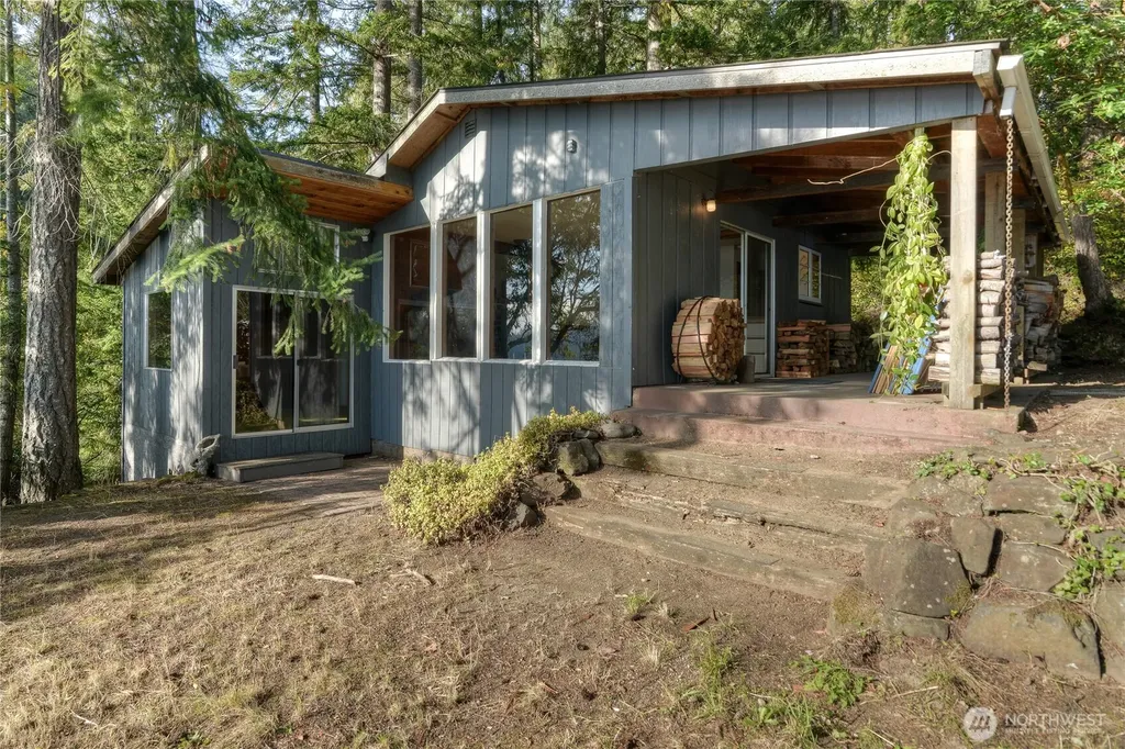 5321 Sunrise Beach Road NW Olympia WA 98502