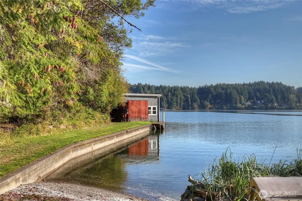 5321 Sunrise Beach Road NW Olympia WA 98502