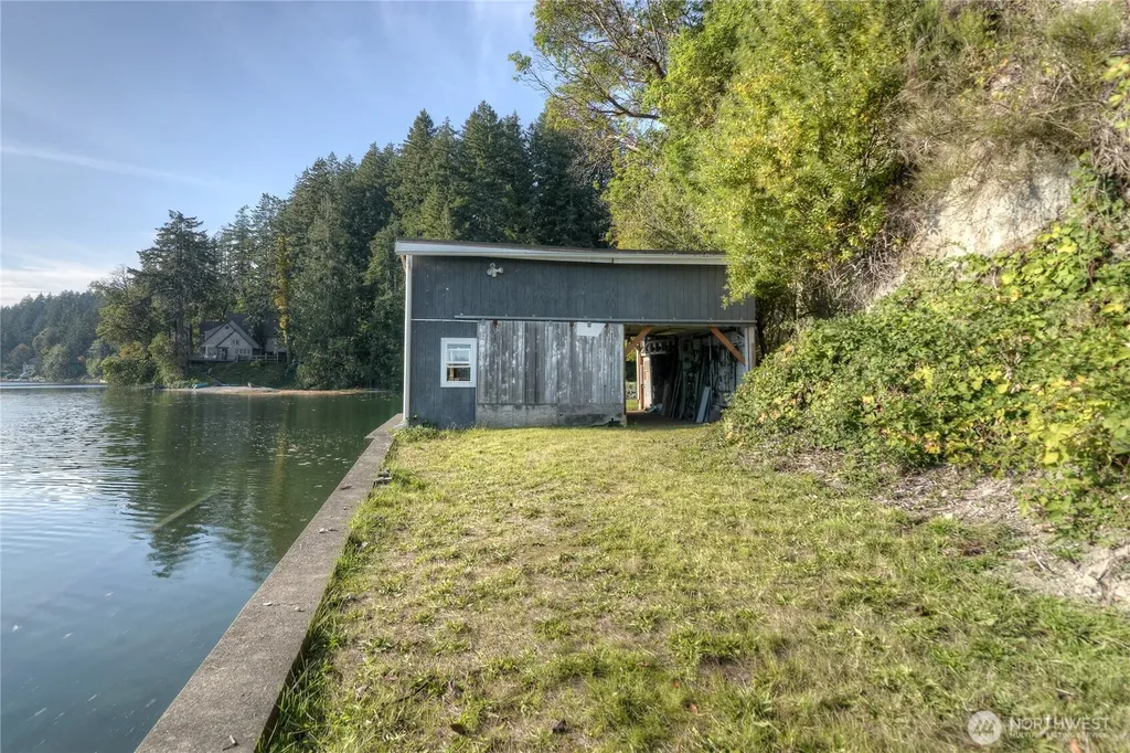 5321 Sunrise Beach Road NW Olympia WA 98502