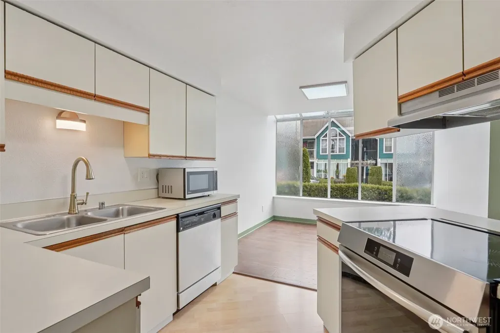 16419 Spruce Way Lynnwood WA 98037