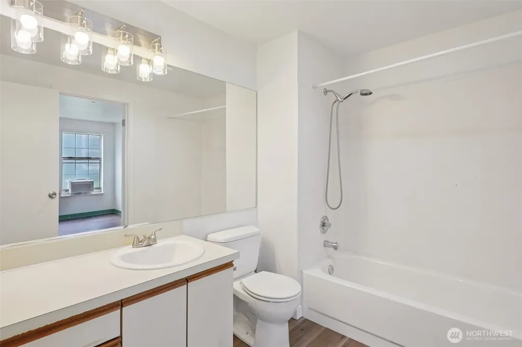 16419 Spruce Way Lynnwood WA 98037