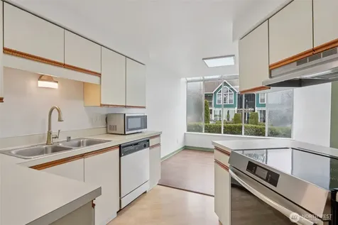 16419 Spruce Way Lynnwood WA 98037