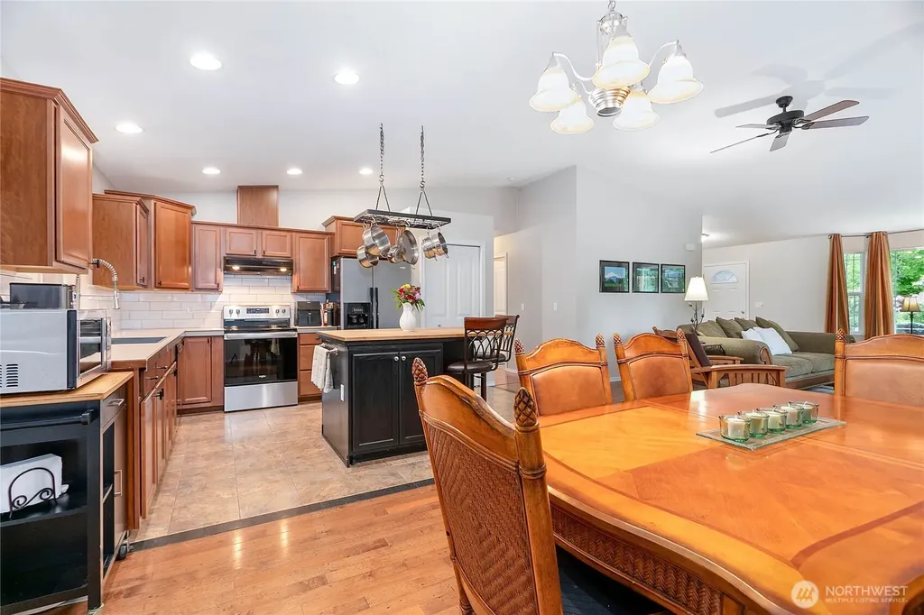6236 Shamrock Road Maple Falls WA 98266