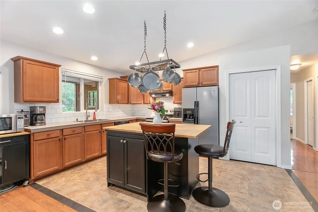 6236 Shamrock Road Maple Falls WA 98266