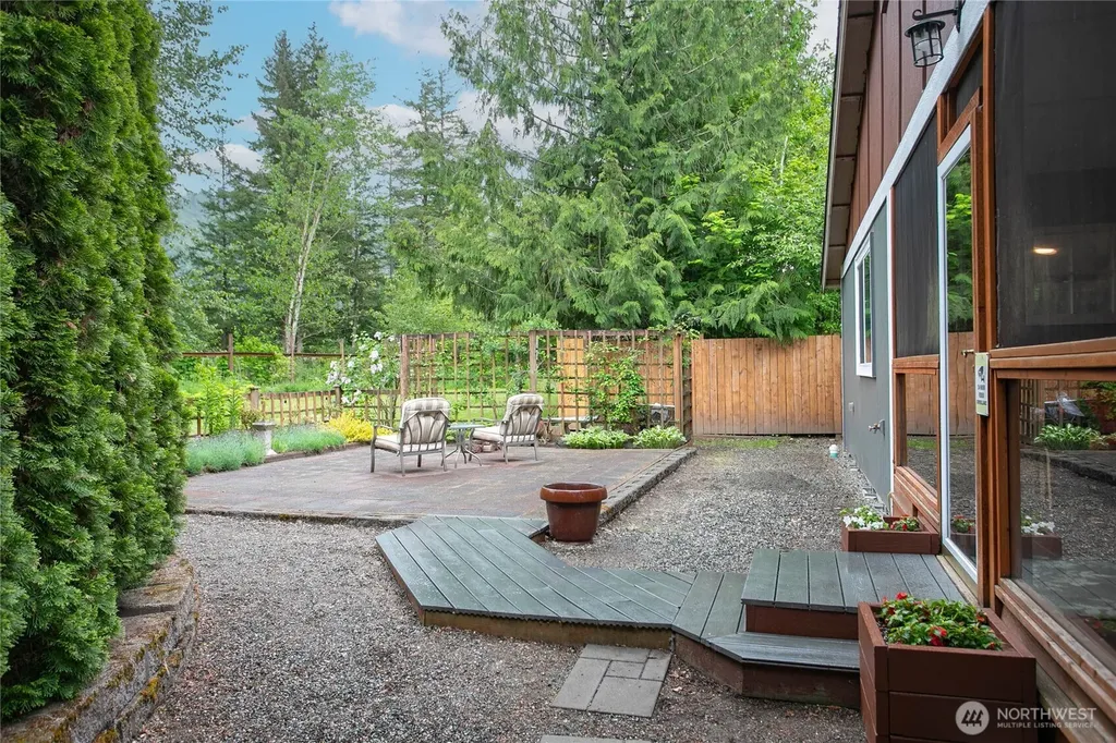 6236 Shamrock Road Maple Falls WA 98266