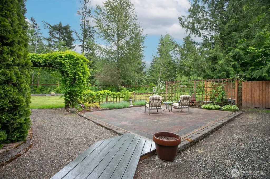 6236 Shamrock Road Maple Falls WA 98266