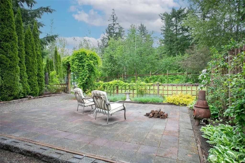6236 Shamrock Road Maple Falls WA 98266