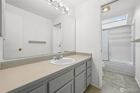 28813 14th Avenue S Federal Way WA 98003
