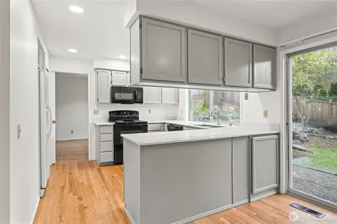 28813 14th Avenue S Federal Way WA 98003