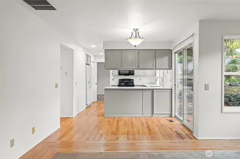 28813 14th Avenue S Federal Way WA 98003
