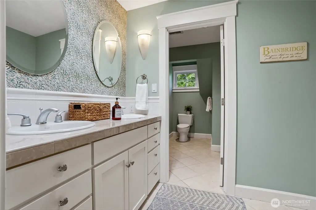 474 Glen Hollow Place SW Bainbridge Island WA 98110
