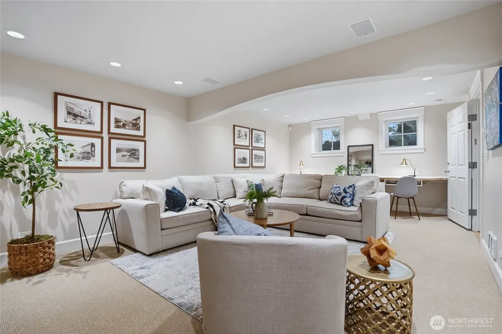 474 Glen Hollow Place SW Bainbridge Island WA 98110