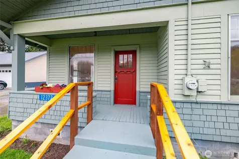 12372 Bartl Street Clear Lake WA 98235